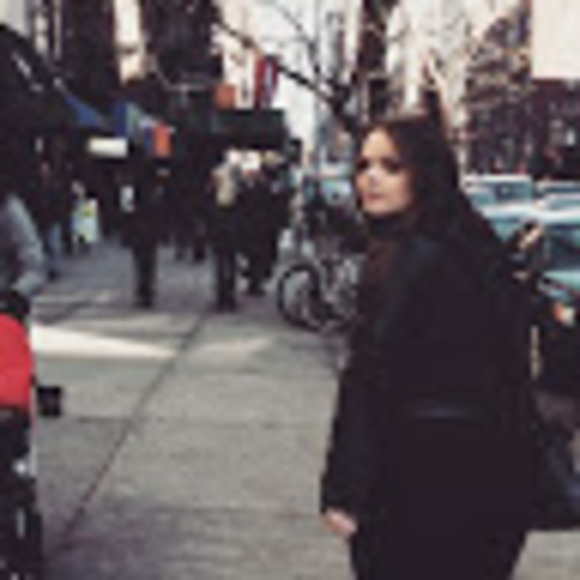 Meet your Posher, Nicole - Picture 1 of 1